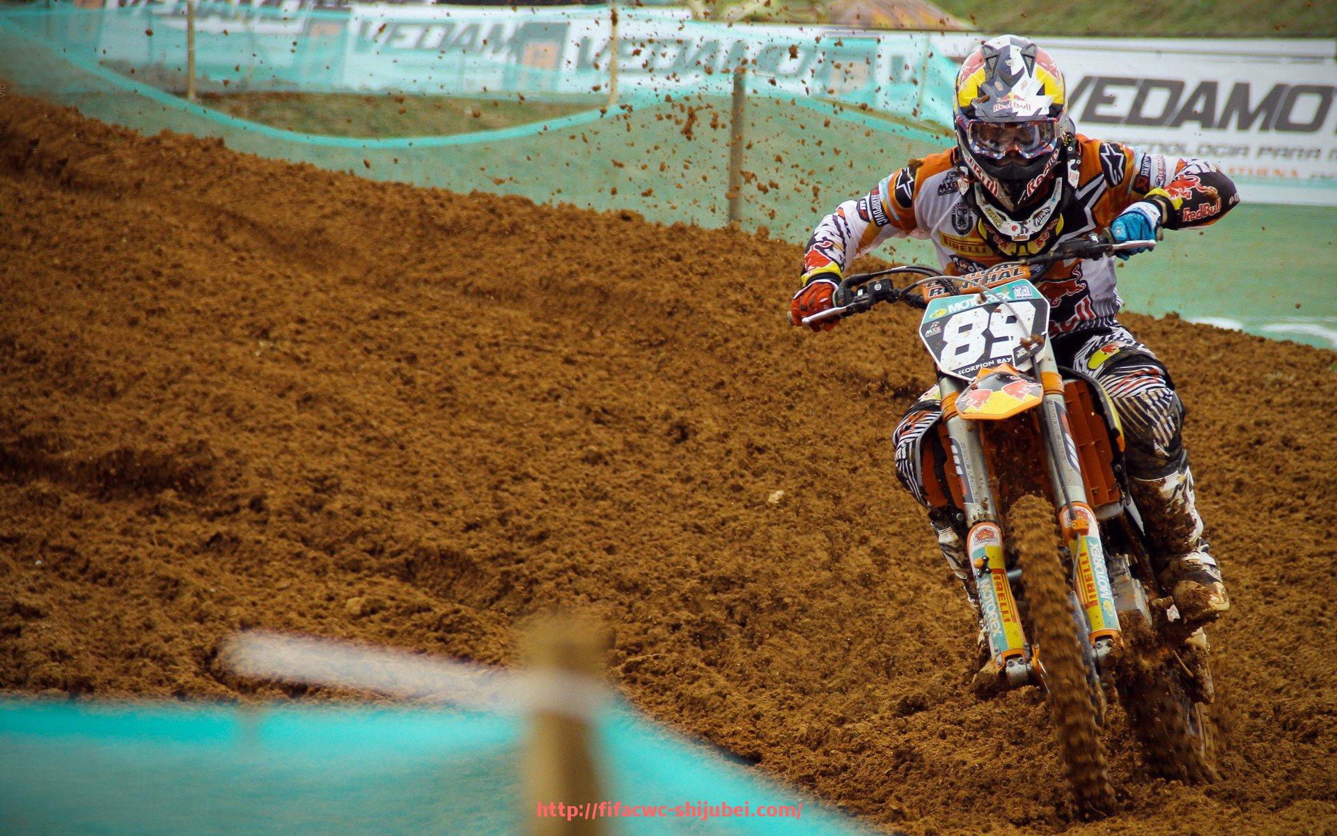 世俱杯直播-世俱杯进攻参与与回防效率均衡的球员战术贡献对比